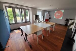 Coworking La Chaux-de-Fonds Gare: Bureaux, Salles, Domiciliazione, R&eacute;seau