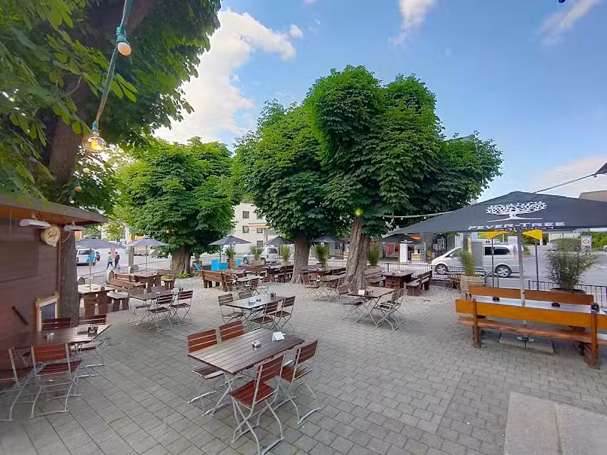 Falken Biergarten &ndash; Bar &ndash; Pub
