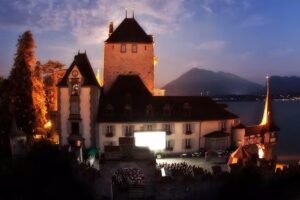 Cinema nel cortile del castello