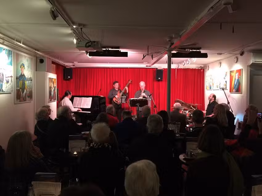 Club musicale Farewell Factory