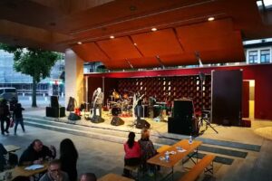 Pavillon au bord du lac