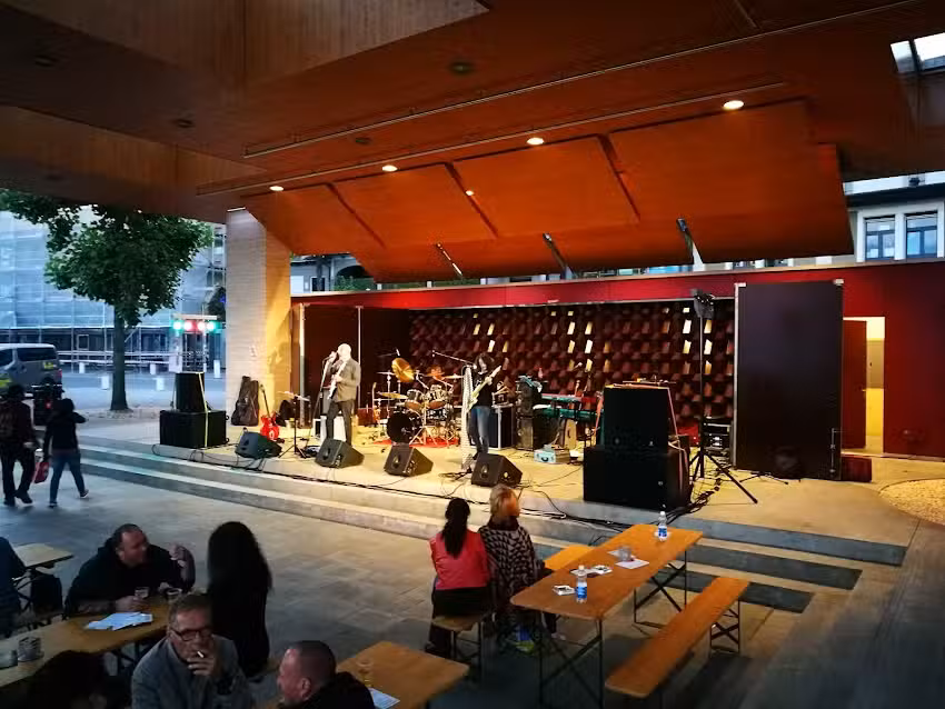 Pavillon au bord du lac