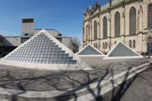 Piazza Piramide vicino alla chiesa di Sant&rsquo;Elisabetta