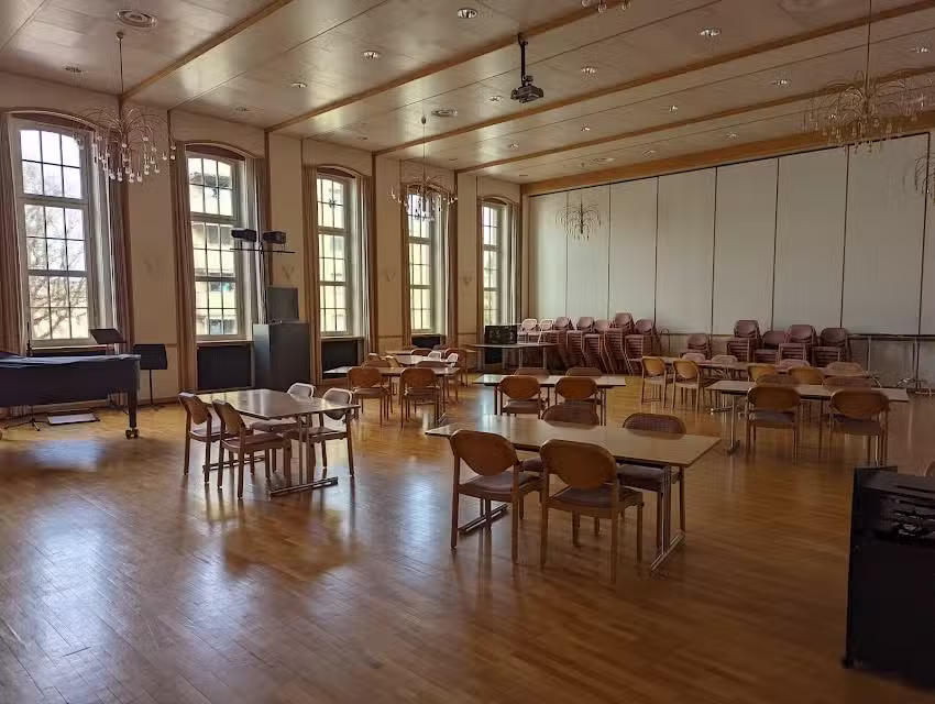 Chiesa riformata e sala parrocchiale di Friesenberg