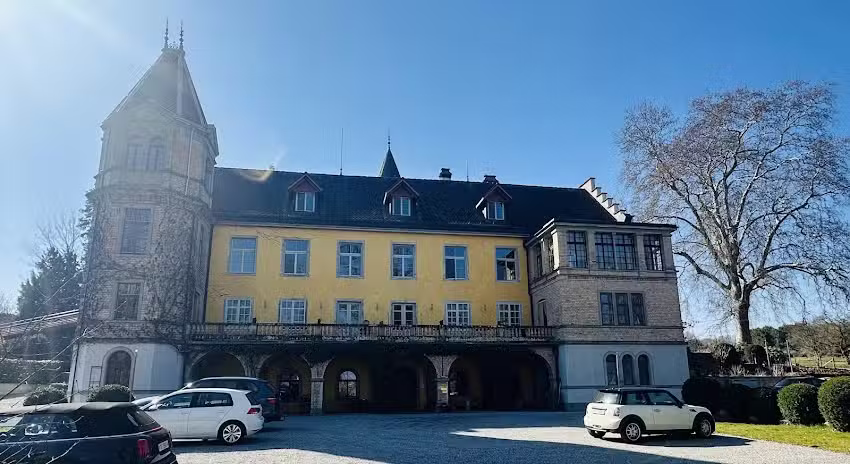 Schloss Brunnegg GmbH