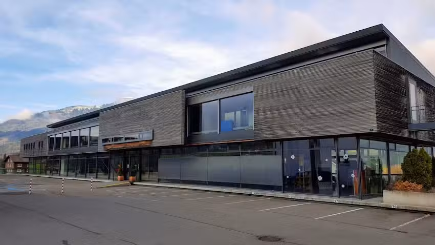 Scuola Husmatt e sala polivalente