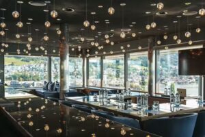 Skylounge &ndash; Bar im 18.Stock
