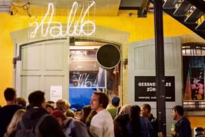 Bar et foyer du stand 6